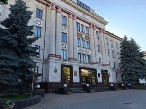 Încălcări cu duiumul, depistate de Curtea de Conturi la Agenția Medicamentului: Sporuri salariale nejustificate de 4 mil. lei, prețuri „secrete” la medicații și farmacii fără inspecție