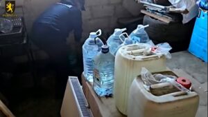 Polițiștii din Orhei au destructurat un grup organizat specializat în transportarea și comercializarea ilegală a alcoolului etilic