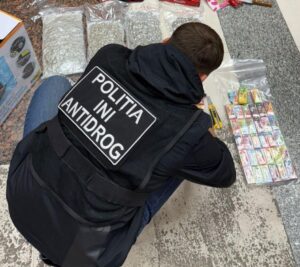 Filieră de trafic de droguri, destructurată de ofițerii antidrog. Captură de peste 2,5 milioane de lei
