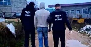 Un bărbat a fost reținut în raionul Orhei fiind suspectat de cultivarea și distribuirea marijuanei