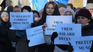 Profesorii avertizează cu proteste, peste 40% trăiesc sub pragul sărăciei