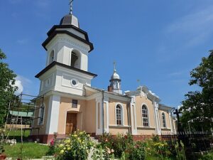 Mitropolia Moldovei a obținut în prima instanță la Orhei, evacuarea comunității religioase din Camencea, care a trecut la Mitropolia Basarabiei, din biserică