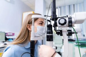 Alertă în sistemul medical: Dispozitiv oftalmologic, retras după incidente raportate la două spitale din capitală