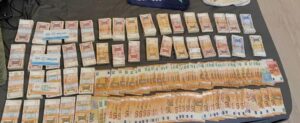 Doi cetățeni ucraineni, reținuți în flagrant pentru escrocherie. Prejudiciu de 550.000 de lei, recuperat integral