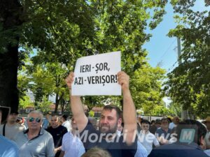 Protest împotriva politicii bugetar-fiscale, organizat în fața Parlamentului de la Chișinău