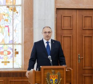 Europa Liberă: Secretele ministrului Culturii: cai, petrol, salariu umflat. Dan Suruceanu împarte o firmă cu un condamnat pentru corupție