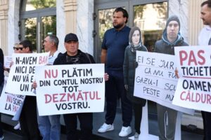 Protest la ANRE împotriva scumpirii gazelor: Opoziția cere alegeri anticipate: „ANRE, jos tarifele!”