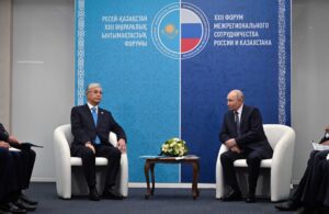 Tokayev, în fața lui Putin: Războiul din Ucraina este „convenabil inamicilor atât ai Rusiei, cât și ai Ucrainei”