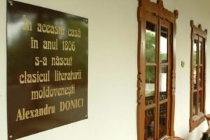 Diectoarea casei-memoriale ”Alexandru Donici” din raionul Orhei se numără printre persoanele decorate cu prilejul Zilei Independenței