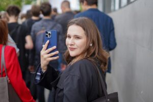 O nouă activistă PAS ajunge în mai multe instituții publice fără concurs. Cazul Seliniei Cojocaru readuce în prim-plan scandalul „tinerilor de partid” angajați la stat