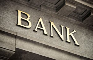 Guvernul respinge banca de stat, invocând „experiența dramatică”. Dar exemplele europene arată că problema nu este proprietatea statului, ci cum este administrată banca