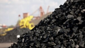 Importuri de cărbune mai mici și prețuri mai mari: Cât costă tona de antracit la începutul sezonului rece