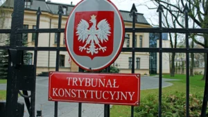 Criză constituțională în Polonia: președintele acuză guvernul că a preluat cu forța controlul asupra Curții Constituționale